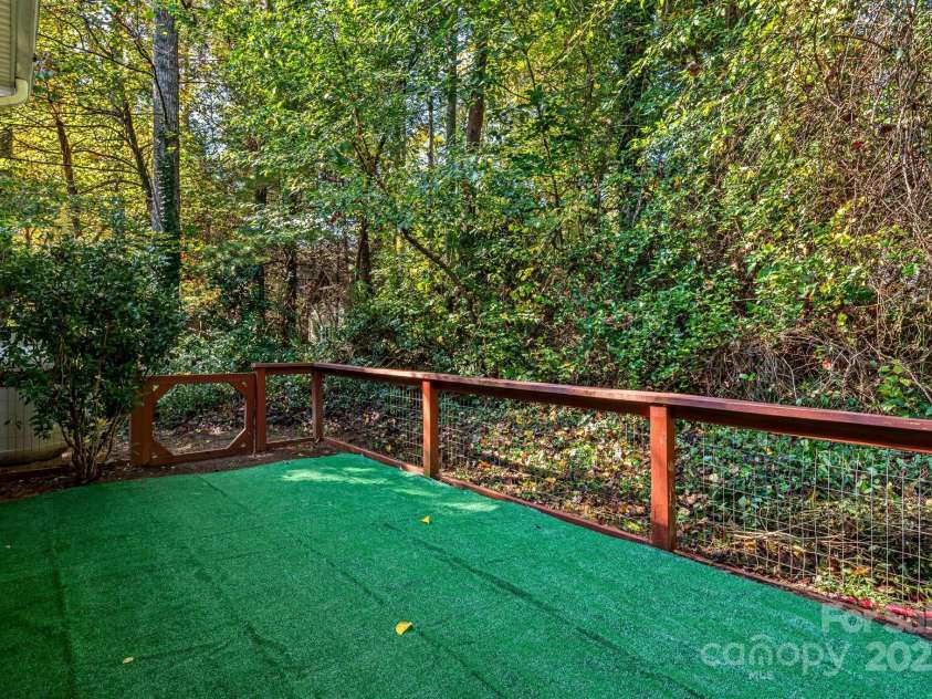 37 Poplar Creek Drive, Asheville, NC 28805.  MLS# CAR4306381, YatesRealty ID 4097. 