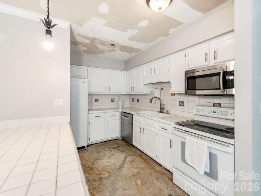 104 Heritage Parkway, Fort Mill, SC 29715.  MLS# CAR4408152, YatesRealty ID 40971. 