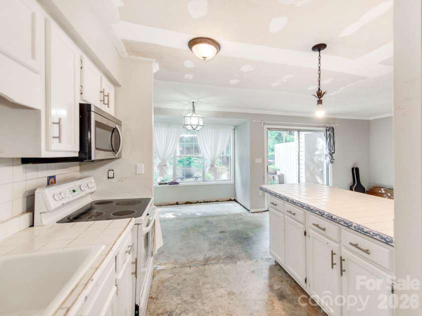 104 Heritage Parkway, Fort Mill, SC 29715.  MLS# CAR4408152, YatesRealty ID 40971. 