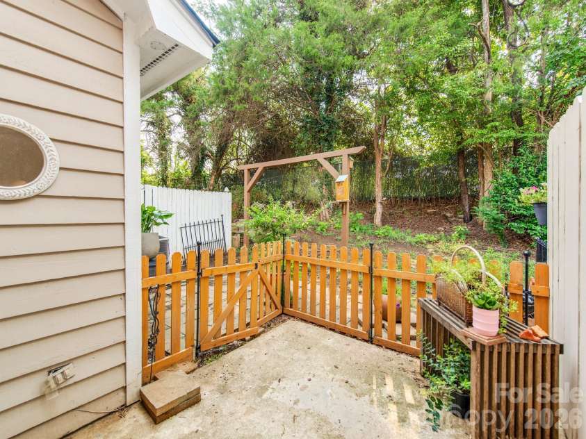 104 Heritage Parkway, Fort Mill, SC 29715.  MLS# CAR4408152, YatesRealty ID 40971. 