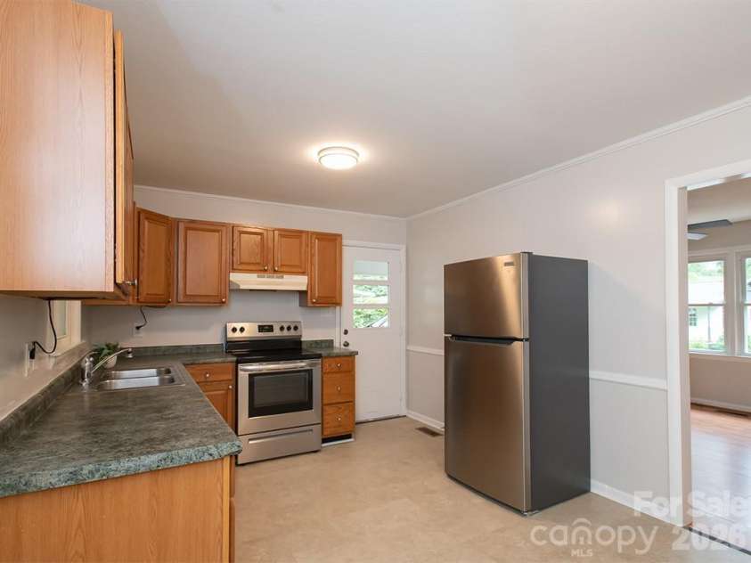 7 Brookshire Street Extension, Asheville, NC 28803.  MLS# CAR4396691, YatesRealty ID 40973. 