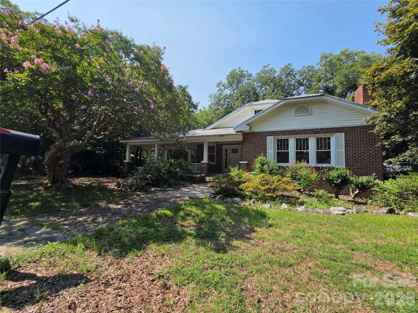305 12th Street, Kannapolis, NC 28081.  MLS# CAR4409388, YatesRealty ID 40975. 