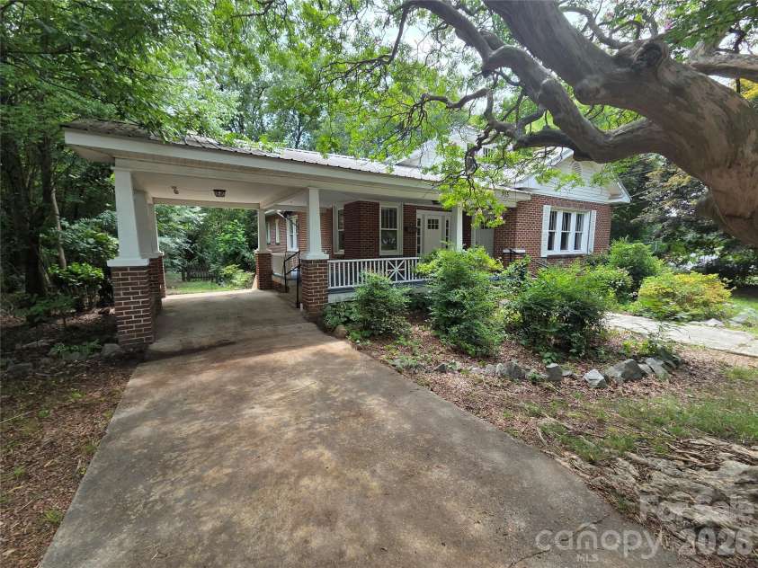 305 12th Street, Kannapolis, NC 28081.  MLS# CAR4409388, YatesRealty ID 40975. 