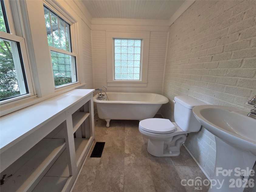 305 12th Street, Kannapolis, NC 28081.  MLS# CAR4409388, YatesRealty ID 40975. 
