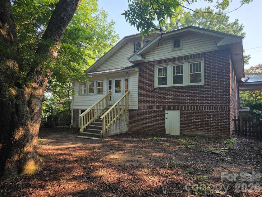 305 12th Street, Kannapolis, NC 28081.  MLS# CAR4409388, YatesRealty ID 40975. 