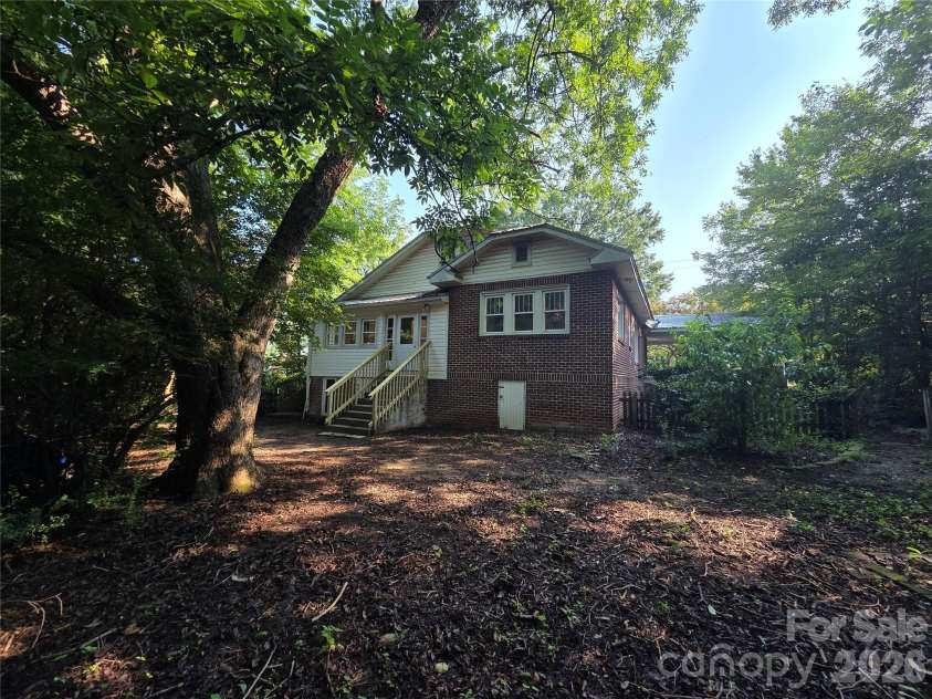305 12th Street, Kannapolis, NC 28081.  MLS# CAR4409388, YatesRealty ID 40975. 