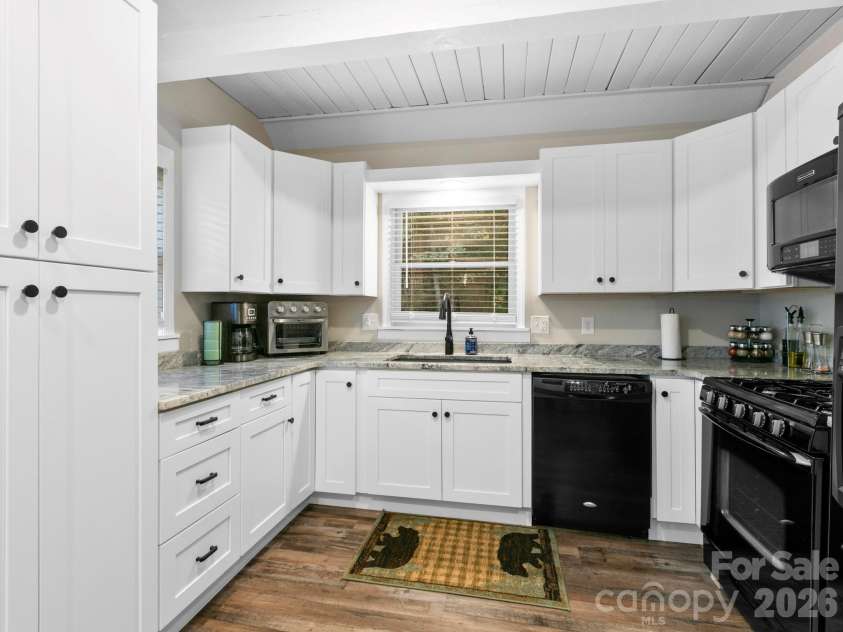 139 Kammerer Drive, Waynesville, NC 28785.  MLS# CAR4377937, YatesRealty ID 40981. Kitchen