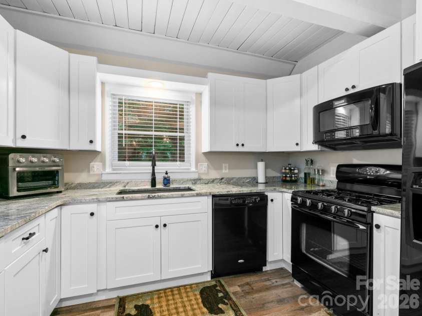 139 Kammerer Drive, Waynesville, NC 28785.  MLS# CAR4377937, YatesRealty ID 40981. Kitchen