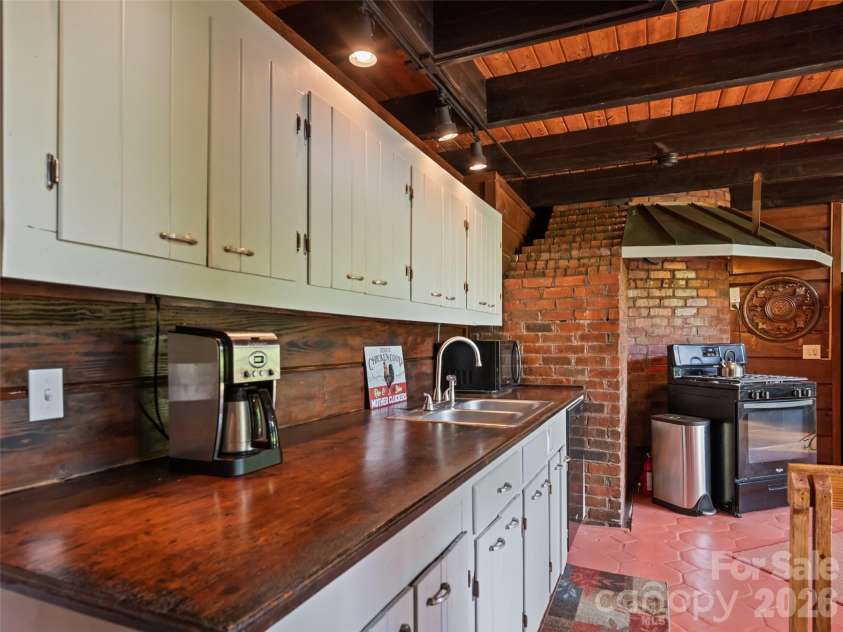 770 Shelton Cove Road, Waynesville, NC 28785.  MLS# CAR4409581, YatesRealty ID 40983. 