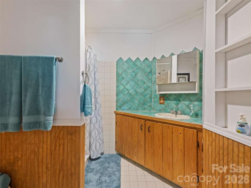 770 Shelton Cove Road, Waynesville, NC 28785.  MLS# CAR4409581, YatesRealty ID 40983. Lower level full bathroom