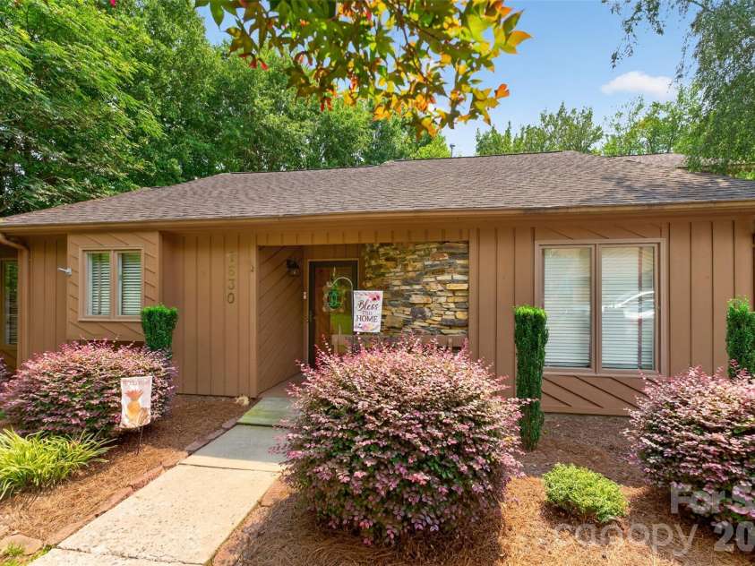 1630 12th Street, Hickory, NC 28601.  MLS# CAR4409034, YatesRealty ID 40984. 