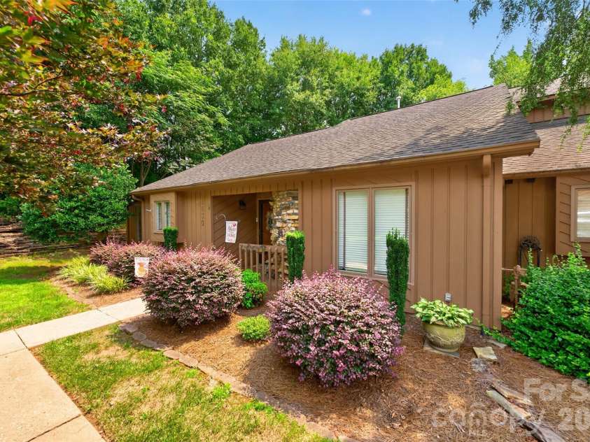 1630 12th Street, Hickory, NC 28601.  MLS# CAR4409034, YatesRealty ID 40984. 