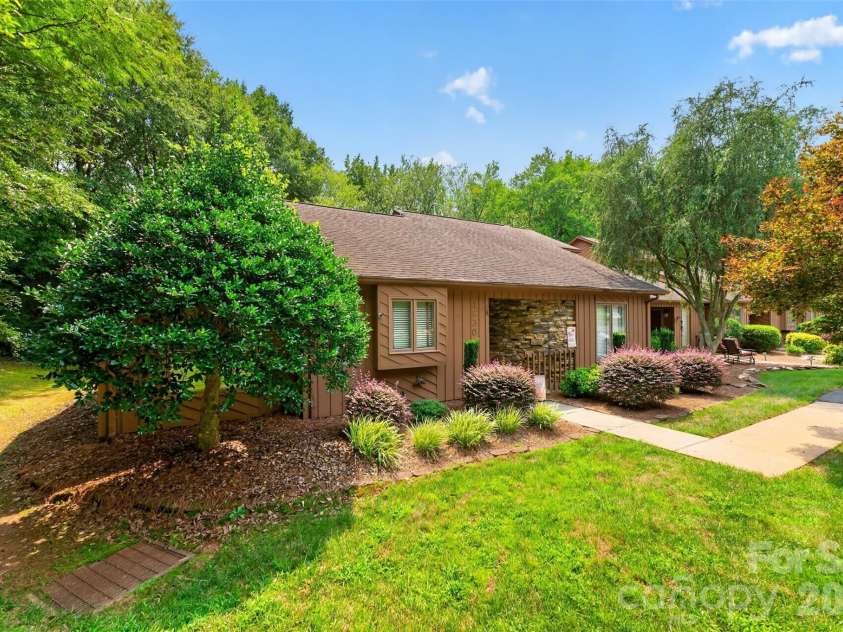 1630 12th Street, Hickory, NC 28601.  MLS# CAR4409034, YatesRealty ID 40984. 