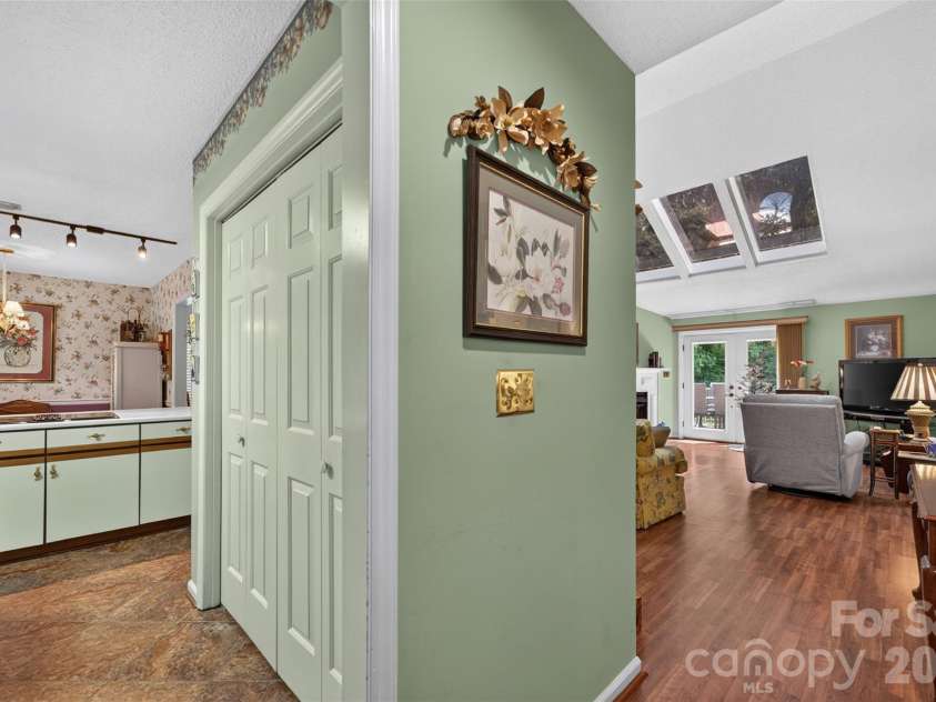 1630 12th Street, Hickory, NC 28601.  MLS# CAR4409034, YatesRealty ID 40984. 