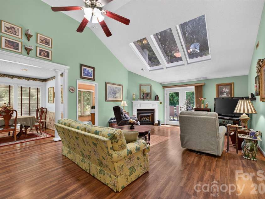 1630 12th Street, Hickory, NC 28601.  MLS# CAR4409034, YatesRealty ID 40984. 