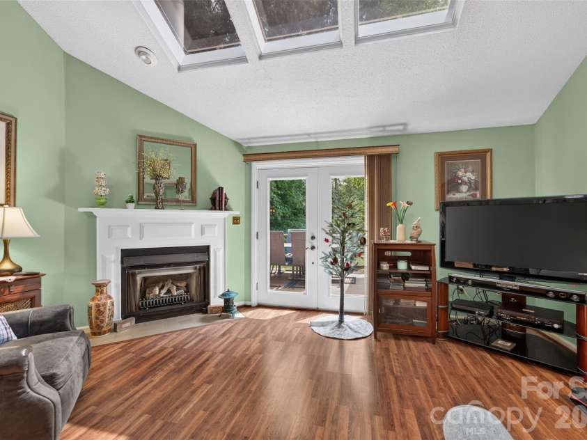 1630 12th Street, Hickory, NC 28601.  MLS# CAR4409034, YatesRealty ID 40984. 