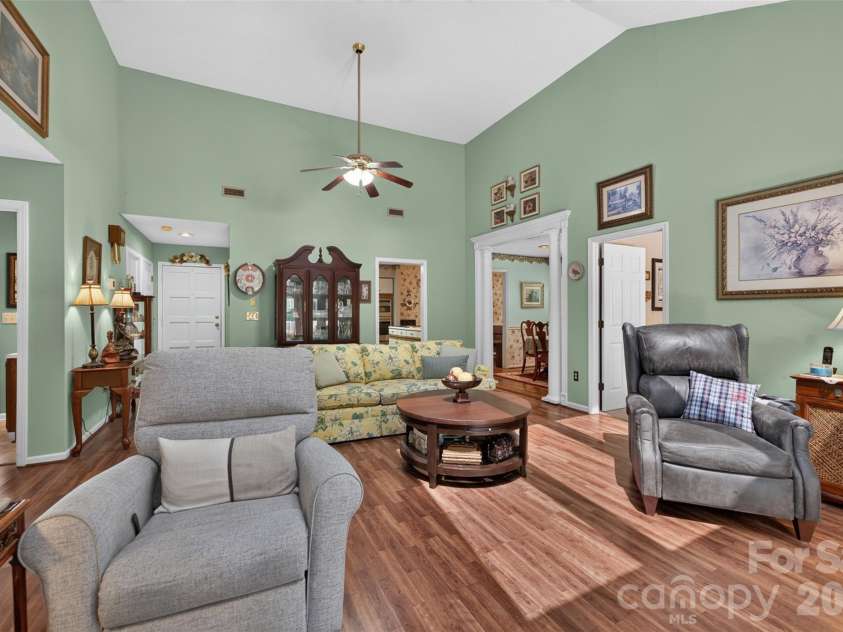 1630 12th Street, Hickory, NC 28601.  MLS# CAR4409034, YatesRealty ID 40984. 