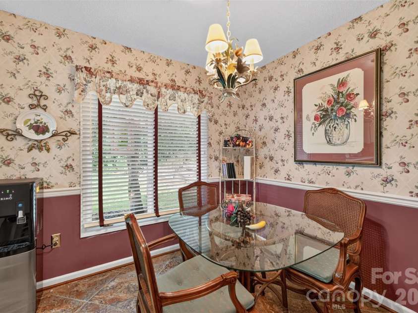 1630 12th Street, Hickory, NC 28601.  MLS# CAR4409034, YatesRealty ID 40984. 