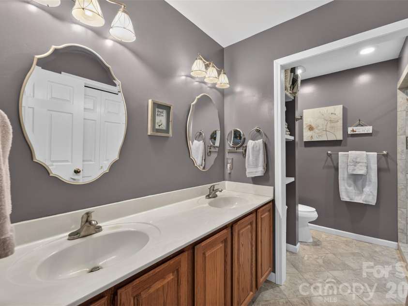 1630 12th Street, Hickory, NC 28601.  MLS# CAR4409034, YatesRealty ID 40984. 