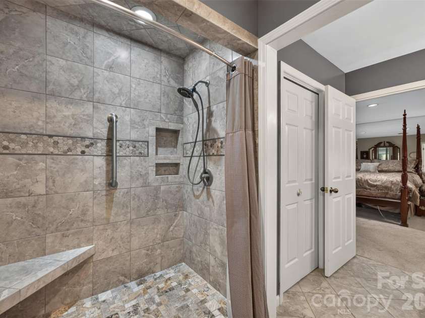 1630 12th Street, Hickory, NC 28601.  MLS# CAR4409034, YatesRealty ID 40984. 