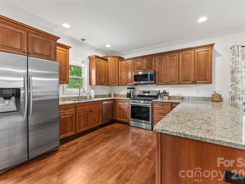 118 Houston Street, Asheville, NC 28801.  MLS# CAR4408207, YatesRealty ID 40986. 