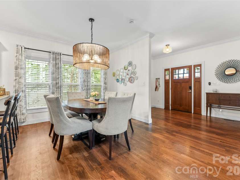 118 Houston Street, Asheville, NC 28801.  MLS# CAR4408207, YatesRealty ID 40986. 