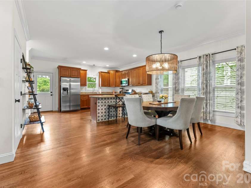 118 Houston Street, Asheville, NC 28801.  MLS# CAR4408207, YatesRealty ID 40986. 