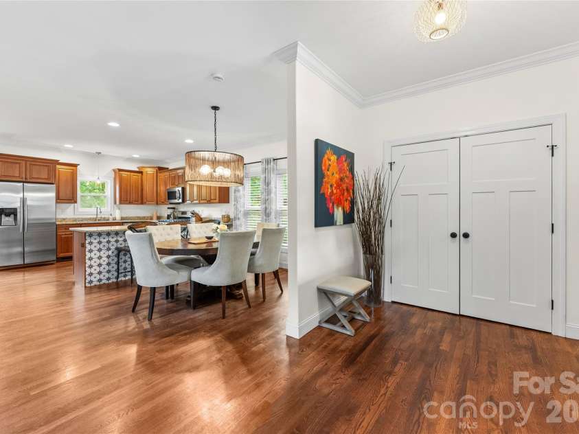 118 Houston Street, Asheville, NC 28801.  MLS# CAR4408207, YatesRealty ID 40986. 