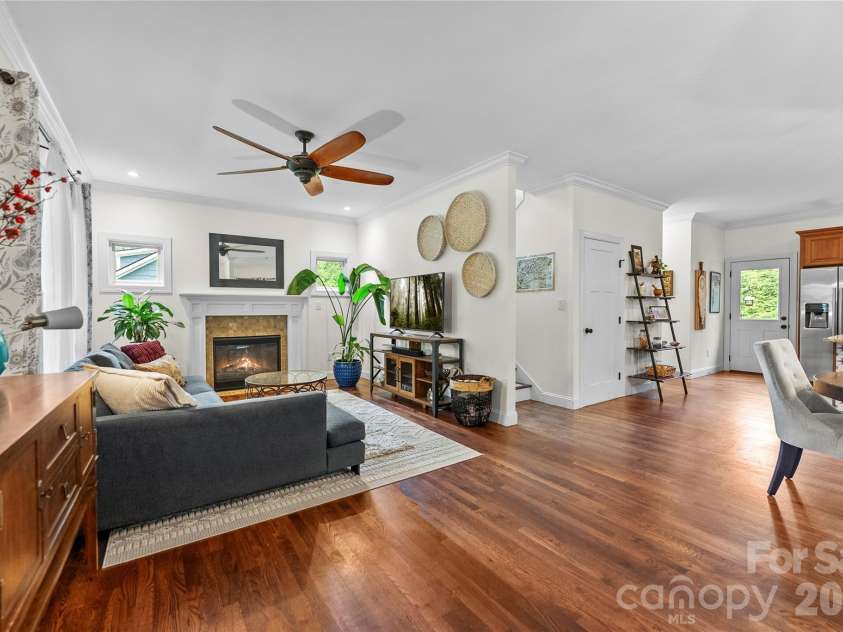 118 Houston Street, Asheville, NC 28801.  MLS# CAR4408207, YatesRealty ID 40986. 