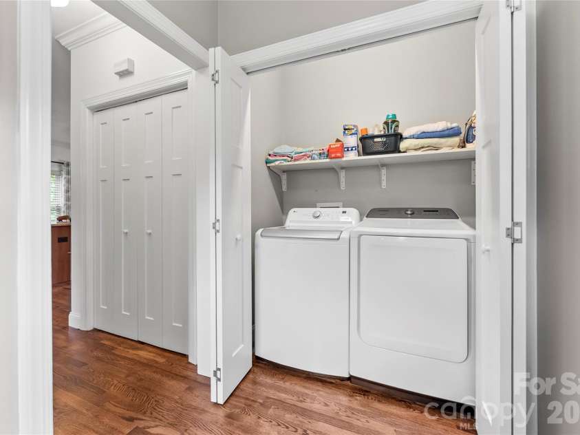118 Houston Street, Asheville, NC 28801.  MLS# CAR4408207, YatesRealty ID 40986. 