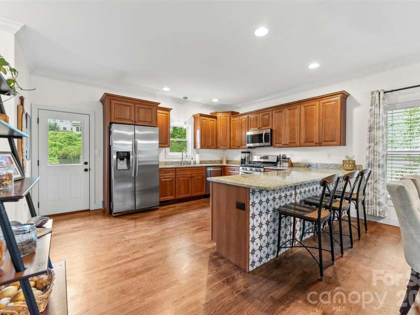 118 Houston Street, Asheville, NC 28801.  MLS# CAR4408207, YatesRealty ID 40986. 