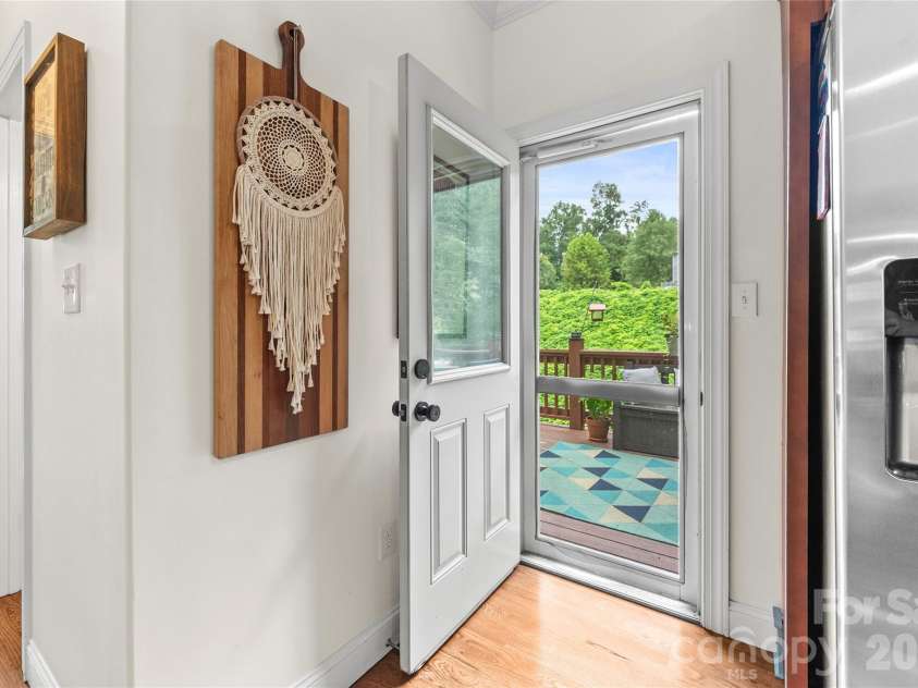 118 Houston Street, Asheville, NC 28801.  MLS# CAR4408207, YatesRealty ID 40986. 