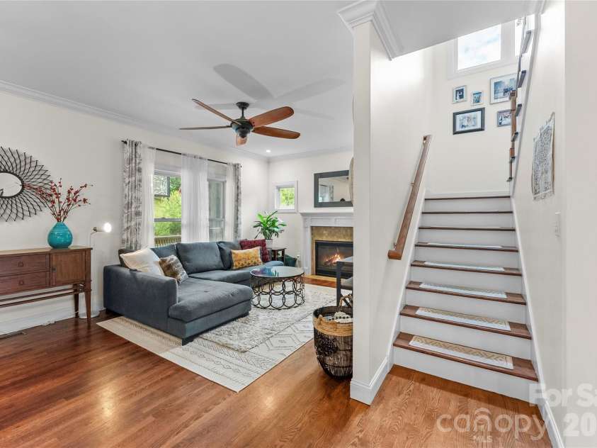 118 Houston Street, Asheville, NC 28801.  MLS# CAR4408207, YatesRealty ID 40986. 