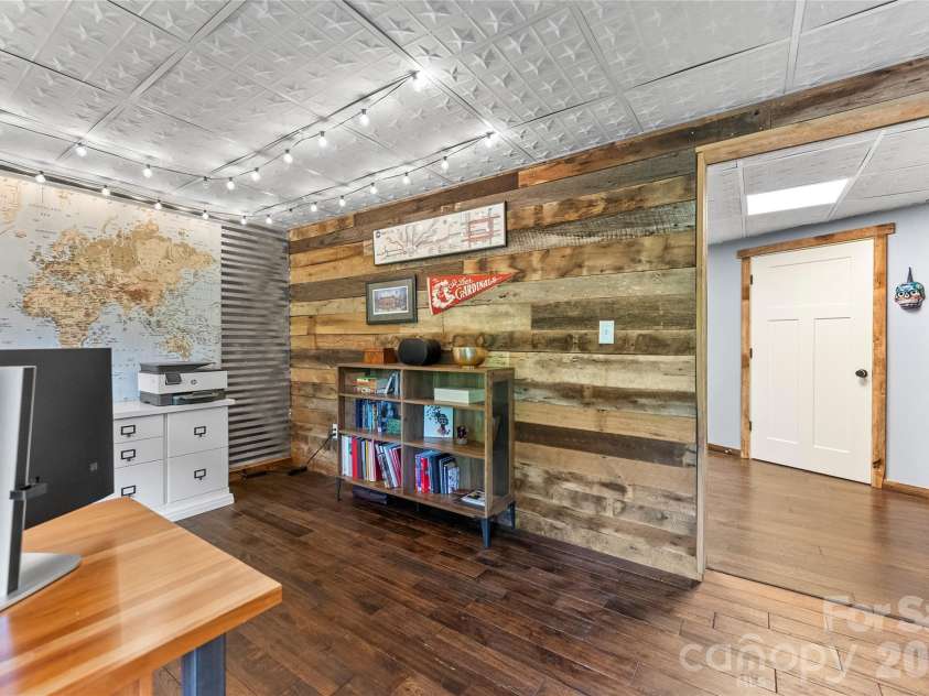 118 Houston Street, Asheville, NC 28801.  MLS# CAR4408207, YatesRealty ID 40986. 