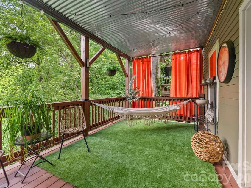 118 Houston Street, Asheville, NC 28801.  MLS# CAR4408207, YatesRealty ID 40986. Lower deck