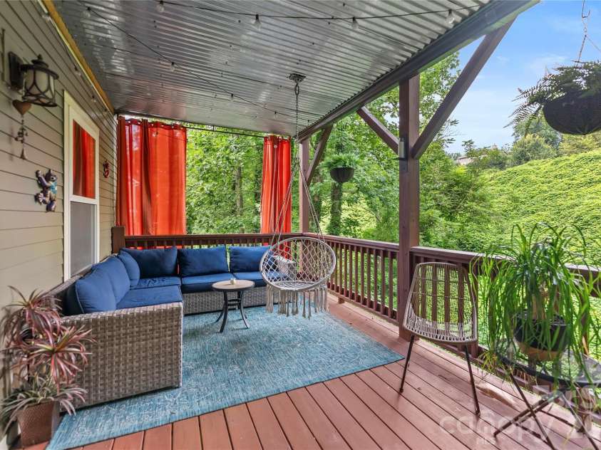 118 Houston Street, Asheville, NC 28801.  MLS# CAR4408207, YatesRealty ID 40986. Lower deck