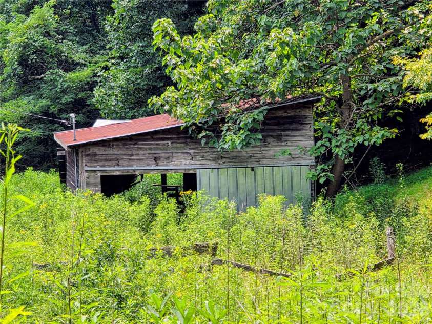 98 Will Wilson Road, Burnsville, NC 28714.  MLS# CAR4406870, YatesRealty ID 40987. Barn shed
