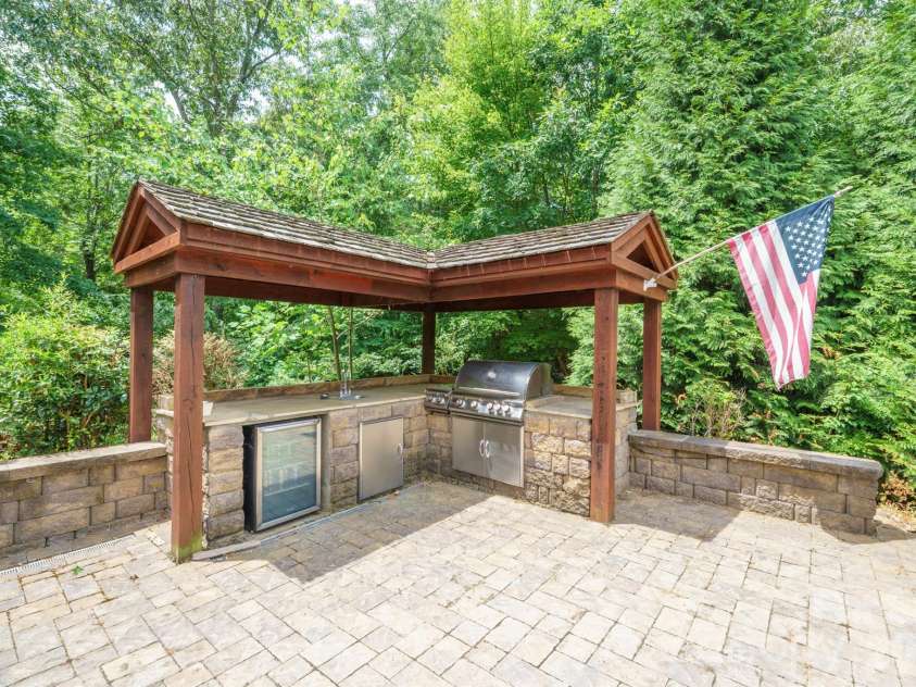 589 Shepherd Road, Troutman, NC 28166.  MLS# CAR4405314, YatesRealty ID 40988. Backyard outdoor kitchen