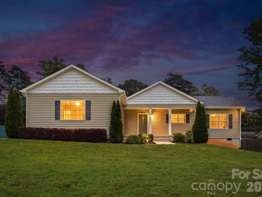 4888 Slanting Bridge Road, Sherrills Ford, NC 28673.  MLS# CAR4409082, YatesRealty ID 40989. 
