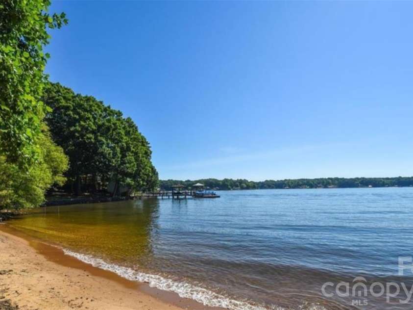 4888 Slanting Bridge Road, Sherrills Ford, NC 28673.  MLS# CAR4409082, YatesRealty ID 40989. 