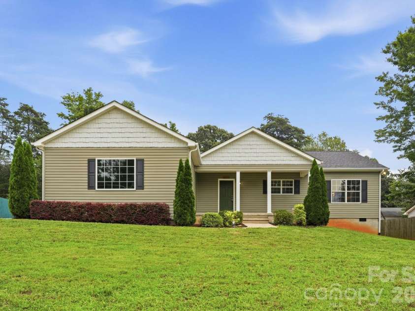 4888 Slanting Bridge Road, Sherrills Ford, NC 28673.  MLS# CAR4409082, YatesRealty ID 40989. 