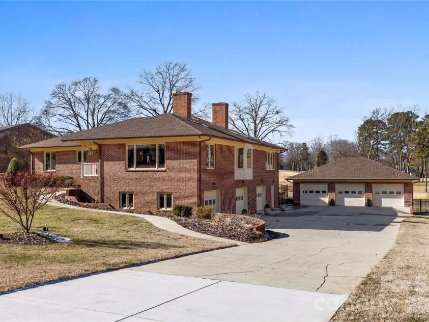 1419 Stoneyridge Drive, Charlotte, NC 28214.  MLS# CAR4343097, YatesRealty ID 4099. 