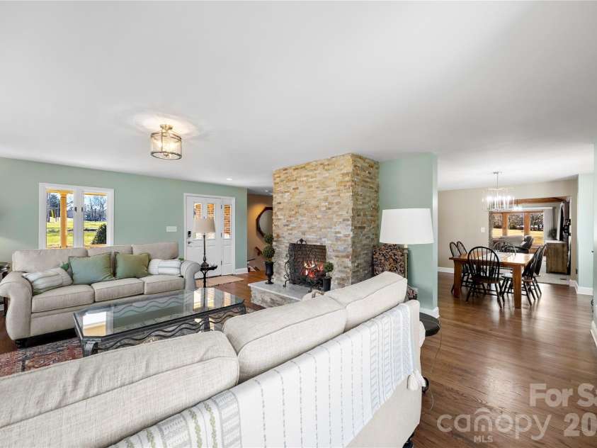 1419 Stoneyridge Drive, Charlotte, NC 28214.  MLS# CAR4343097, YatesRealty ID 4099. 