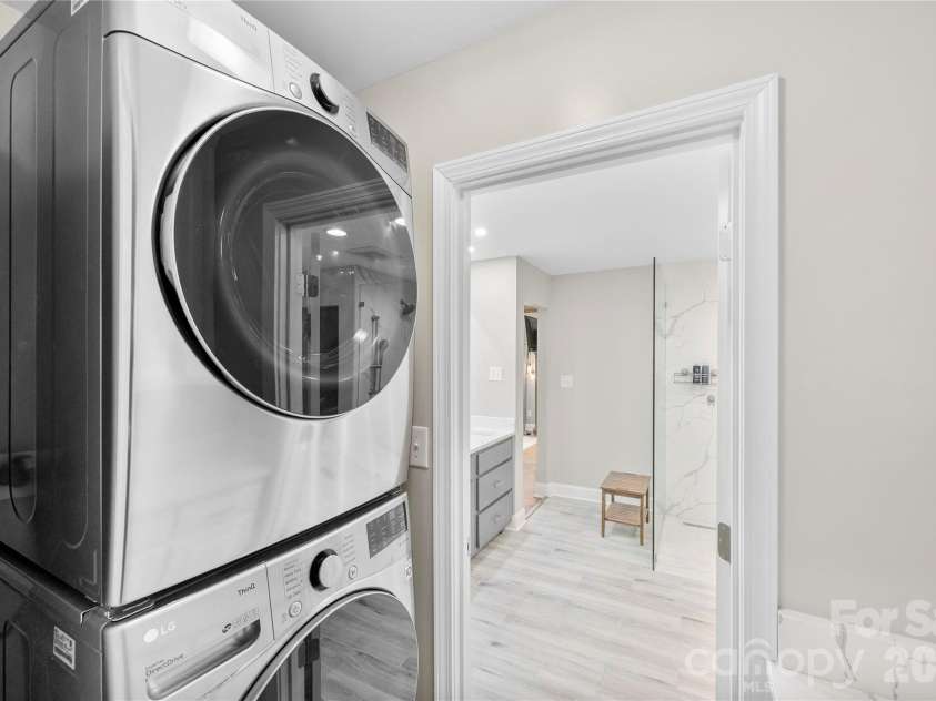 1419 Stoneyridge Drive, Charlotte, NC 28214.  MLS# CAR4343097, YatesRealty ID 4099. 