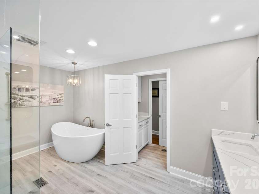 1419 Stoneyridge Drive, Charlotte, NC 28214.  MLS# CAR4343097, YatesRealty ID 4099. 