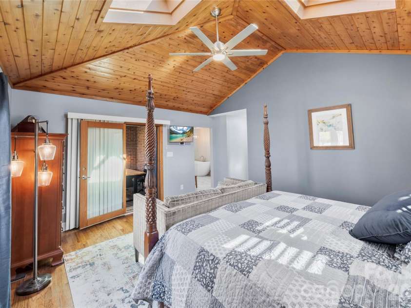 1419 Stoneyridge Drive, Charlotte, NC 28214.  MLS# CAR4343097, YatesRealty ID 4099. 