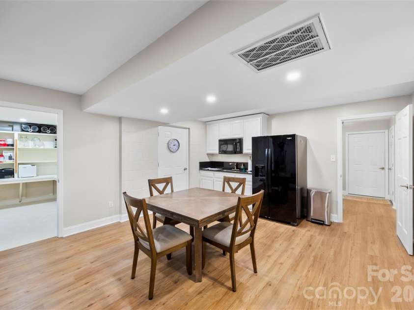 1419 Stoneyridge Drive, Charlotte, NC 28214.  MLS# CAR4343097, YatesRealty ID 4099. 