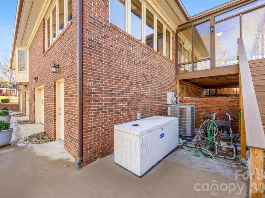 1419 Stoneyridge Drive, Charlotte, NC 28214.  MLS# CAR4343097, YatesRealty ID 4099. 