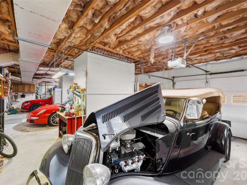 1419 Stoneyridge Drive, Charlotte, NC 28214.  MLS# CAR4343097, YatesRealty ID 4099. 