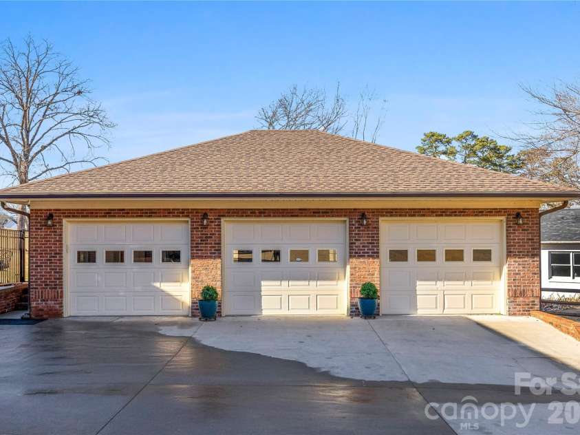 1419 Stoneyridge Drive, Charlotte, NC 28214.  MLS# CAR4343097, YatesRealty ID 4099. 